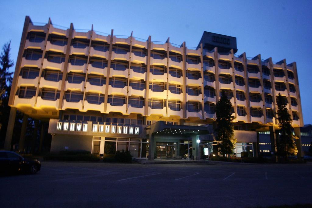 Hotel Claudius Сомбатхей Экстерьер фото