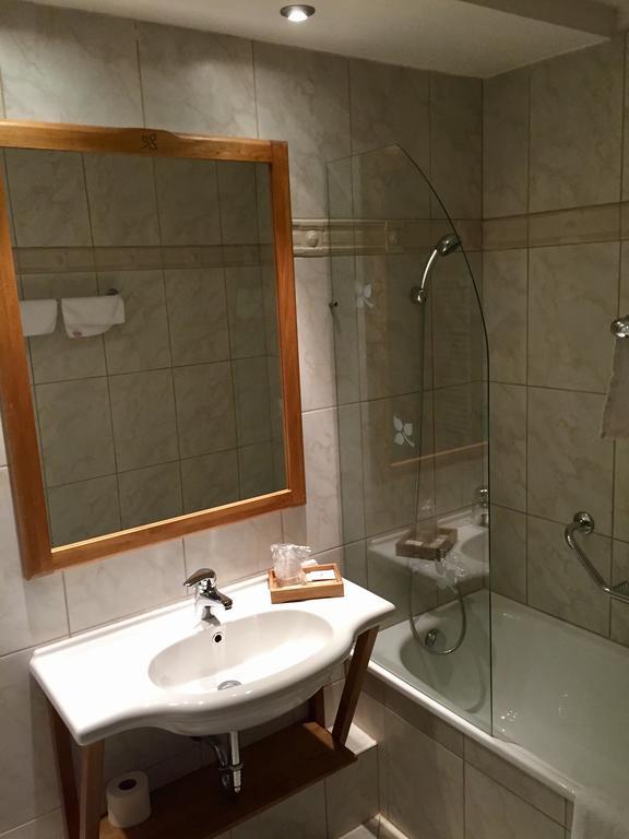 Hotel Claudius Сомбатхей Экстерьер фото