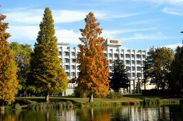 Hotel Claudius Сомбатхей Экстерьер фото